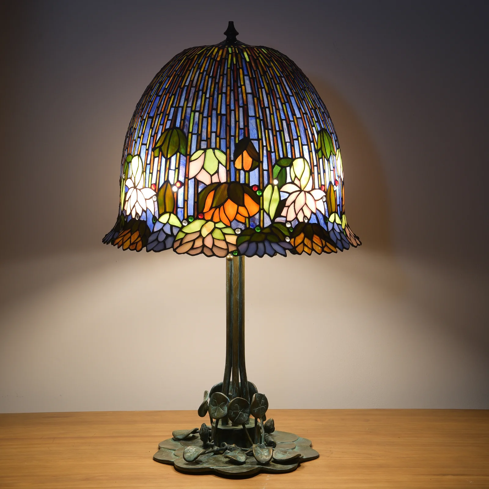 Thatyears Tiffany Style Lotus Stained Glass Table Lamp – Handcrafted Dome Shade with Bronze Lotus Leaf Base
